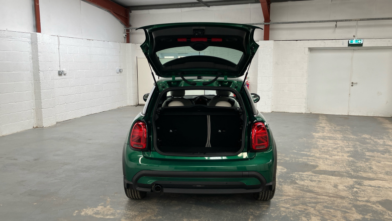 MINI Hatchback 1.5 Cooper Exclusive 3dr Auto Petrol Hatchback